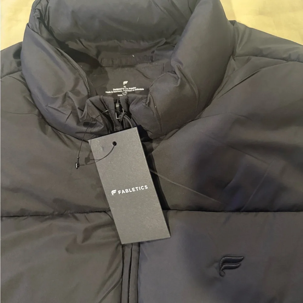 NWT Fabletics Essential Puffer Vest Black Lightweight Insulated Men’s XL